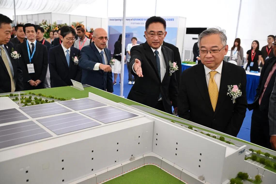 DPM Gan Kim Yong (right) looking at a scaled model of Advanced Substrate Technologies’ new plant. With him are AST CEO Yoshiyuki lida (second from right) and Charlie Kawwas, president of Broadcom’s Silicon Solutions Group (third from right).